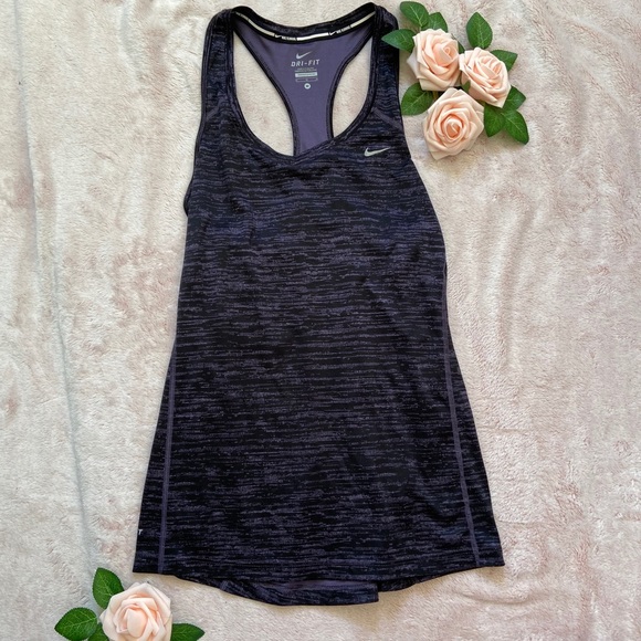 💕 2/$25 Nike dri fit running top - Picture 1 of 3